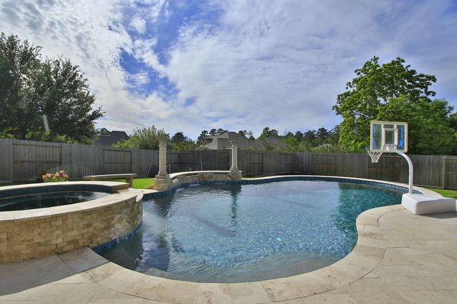 2146 Graystone Hills Drive, Conroe, TX 77304