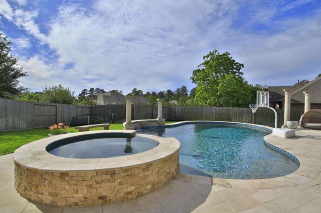 2146 Graystone Hills Drive, Conroe, TX 77304