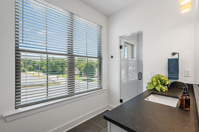 100 Thompson Ln Unit 9, Nashville, TN 37211