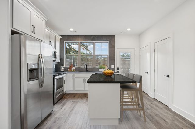100 Thompson Ln Unit 9, Nashville, TN 37211