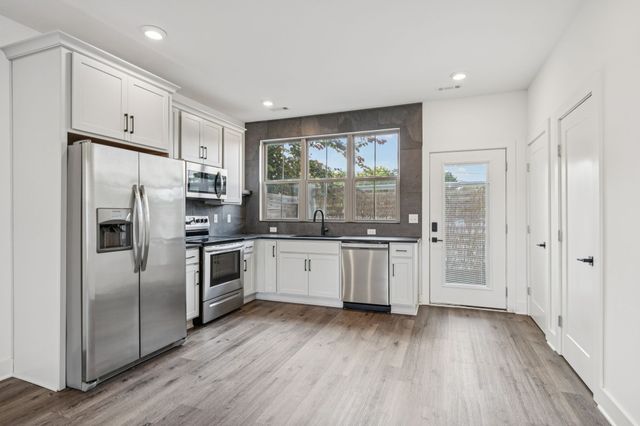 100 Thompson Ln Unit 9, Nashville, TN 37211