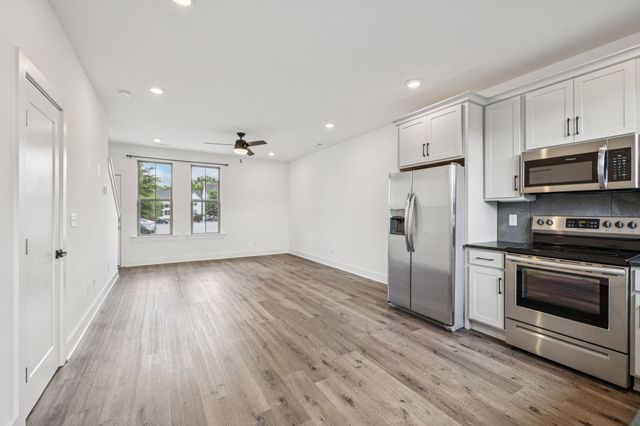 100 Thompson Ln Unit 9, Nashville, TN 37211