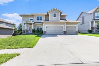 321 SE Golden Lane, Lee's Summit, MO 64063