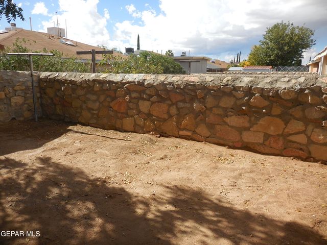 11392 Lake Erie Drive, El Paso, TX 79936