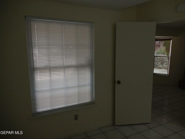 11392 Lake Erie Drive, El Paso, TX 79936