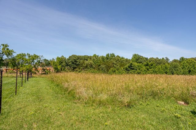 2161 Fairview Blvd, Fairview, TN 37062