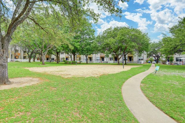 1845 River Crossing CIR A, Austin, TX 78741