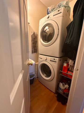 207 Cummins Hwy 1F, Boston, MA 02131