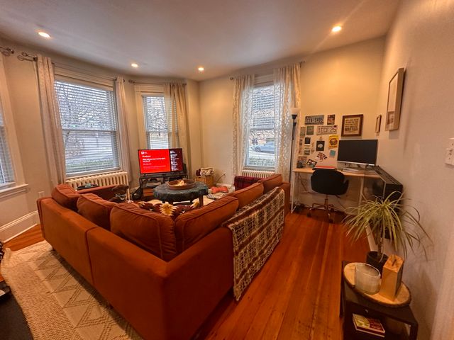 207 Cummins Hwy 1F, Boston, MA 02131