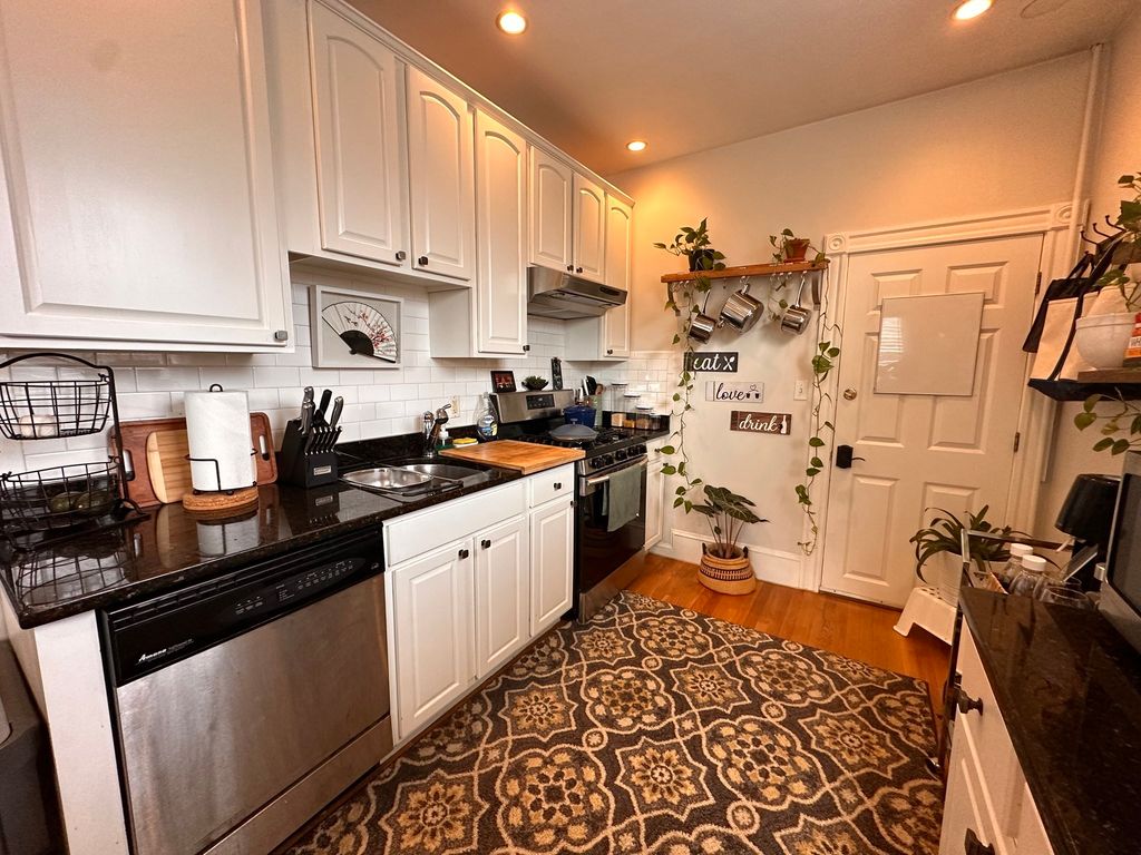 207 Cummins Hwy 1F, Boston, MA 02131