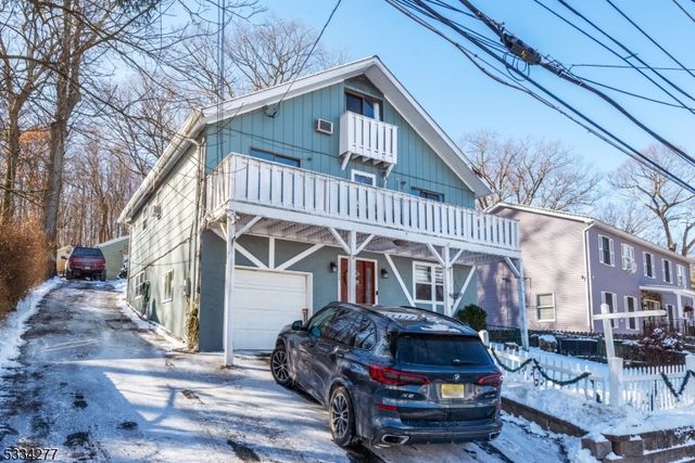 208 Maxim Dr, Hopatcong Boro, NJ 07843