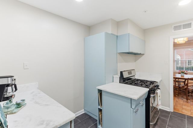 932 IVY RD, Memphis, TN 38117