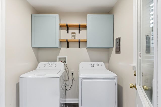 932 IVY RD, Memphis, TN 38117