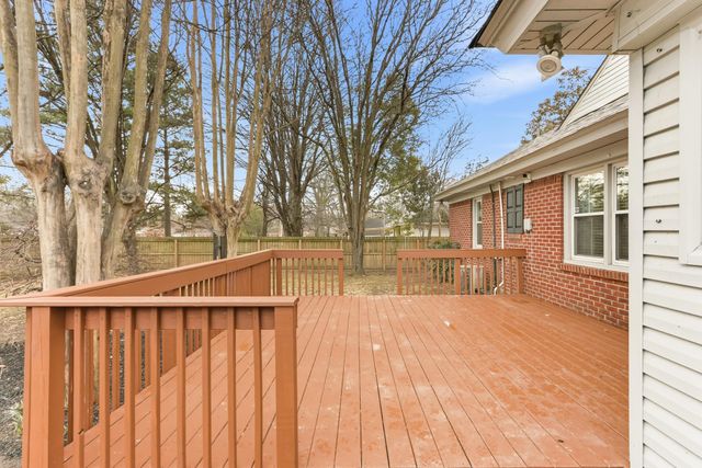 932 IVY RD, Memphis, TN 38117