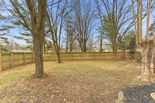 932 IVY RD, Memphis, TN 38117