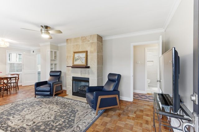 932 IVY RD, Memphis, TN 38117