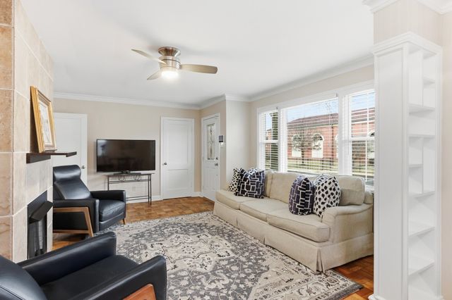 932 IVY RD, Memphis, TN 38117