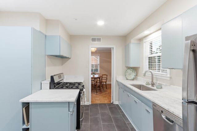 932 IVY RD, Memphis, TN 38117