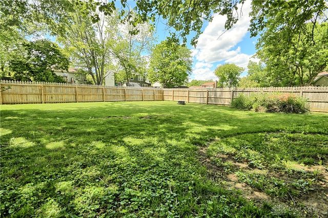 2318 Cross Village Drive, Miamisburg, OH 45342