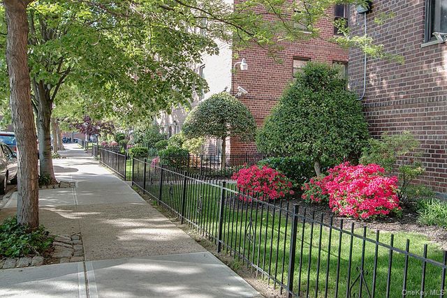 83-11 139 Street 4G, Briarwood, NY 11435