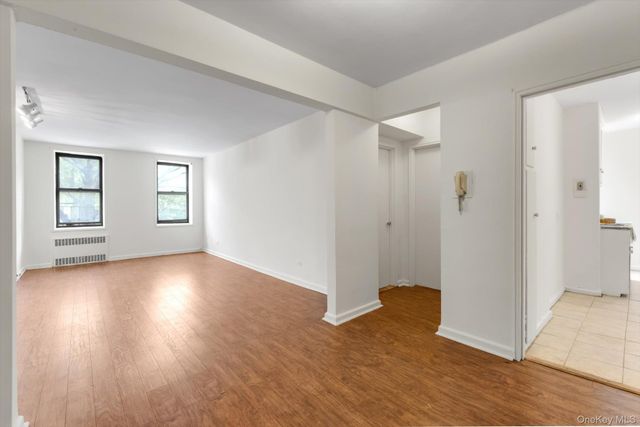 83-11 139 Street 4G, Briarwood, NY 11435