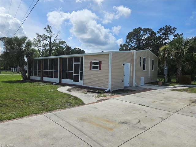 2425 Case LN, North Fort Myers, FL 33917