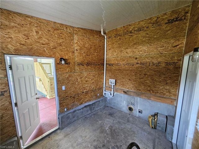 2425 Case LN, North Fort Myers, FL 33917
