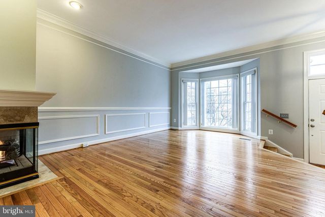 953 HARRISON CIR, Alexandria, VA 22304