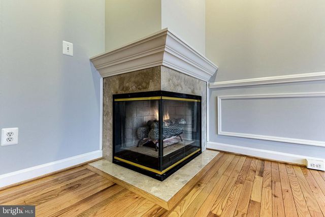 953 HARRISON CIR, Alexandria, VA 22304