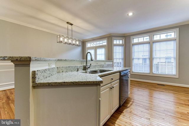 953 HARRISON CIR, Alexandria, VA 22304