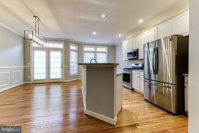 953 HARRISON CIR, Alexandria, VA 22304