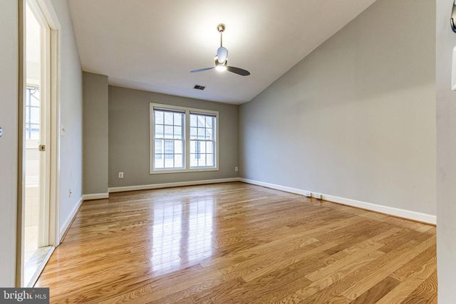 953 HARRISON CIR, Alexandria, VA 22304