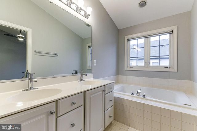 953 HARRISON CIR, Alexandria, VA 22304