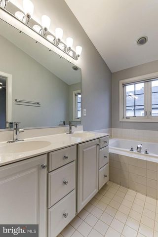 953 HARRISON CIR, Alexandria, VA 22304