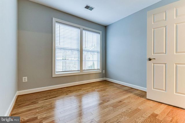 953 HARRISON CIR, Alexandria, VA 22304