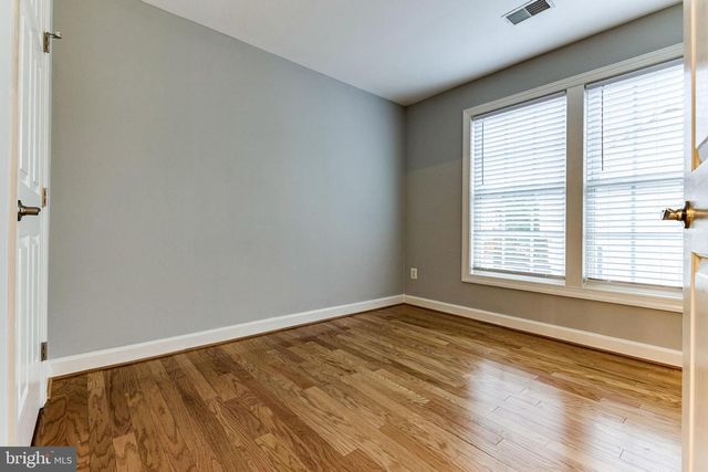 953 HARRISON CIR, Alexandria, VA 22304