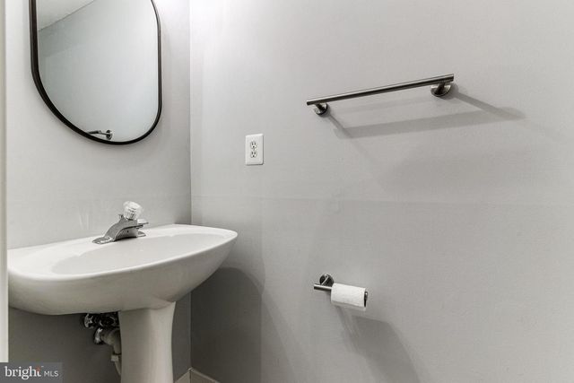 953 HARRISON CIR, Alexandria, VA 22304