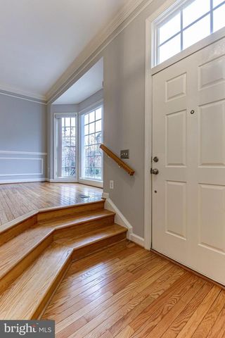 953 HARRISON CIR, Alexandria, VA 22304