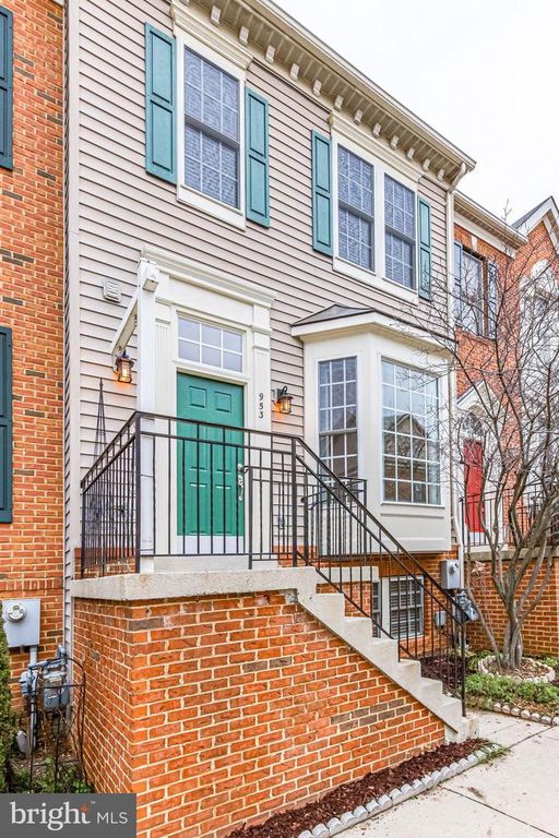953 HARRISON CIR, Alexandria, VA 22304