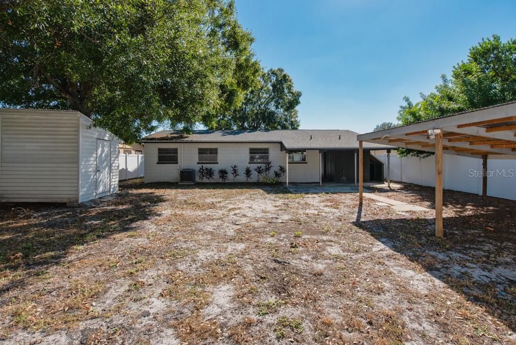 Image 23 of property listing at 6303 S LANSDALE CIRCLE, Tampa, FL 33616