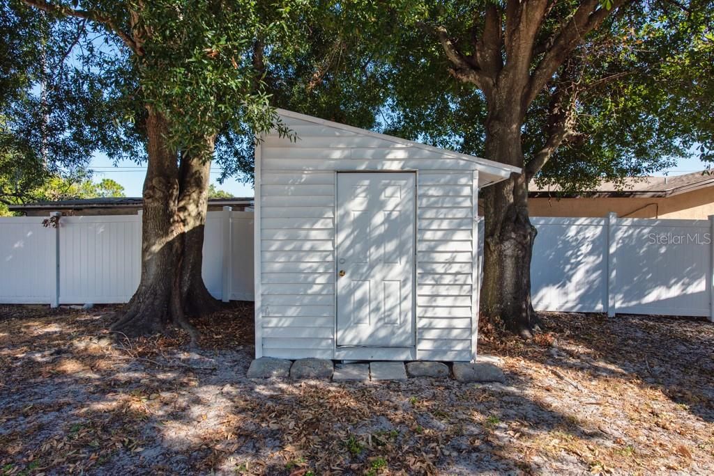 Image 27 of property listing at 6303 S LANSDALE CIRCLE, Tampa, FL 33616