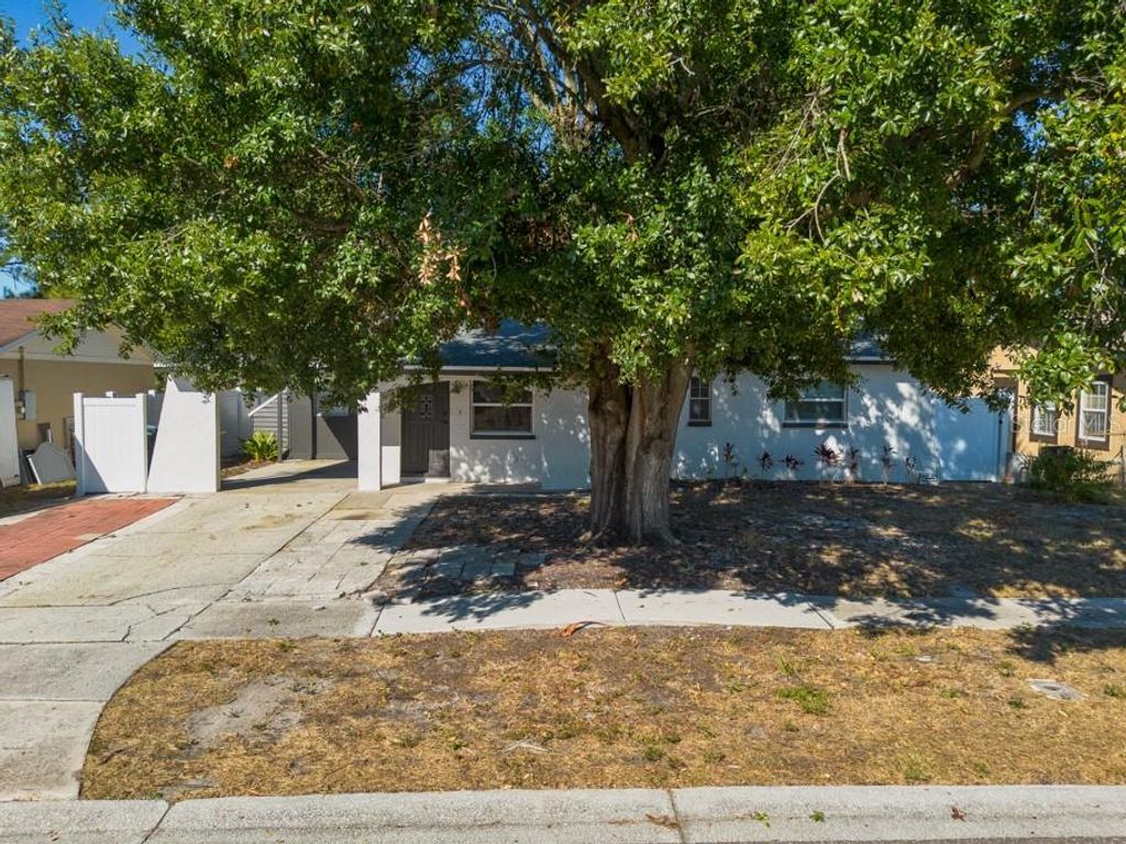 Image 29 of property listing at 6303 S LANSDALE CIRCLE, Tampa, FL 33616