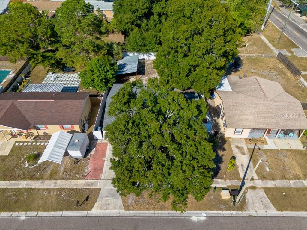 Image 30 of property listing at 6303 S LANSDALE CIRCLE, Tampa, FL 33616