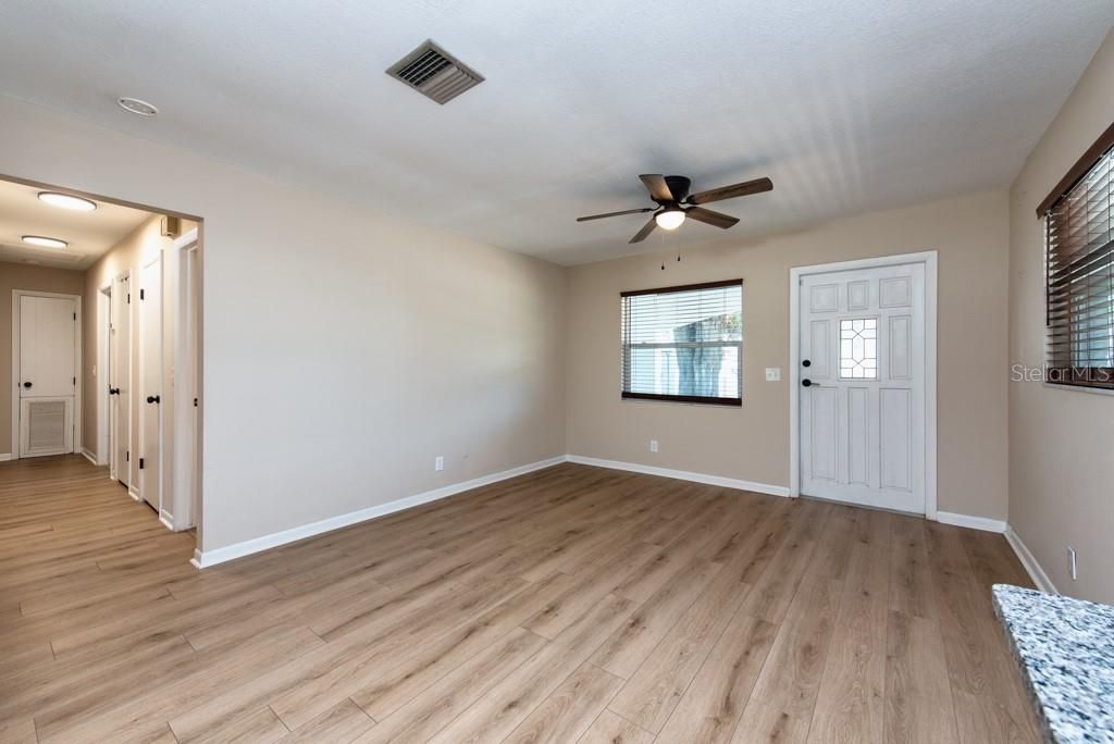 Image 4 of property listing at 6303 S LANSDALE CIRCLE, Tampa, FL 33616