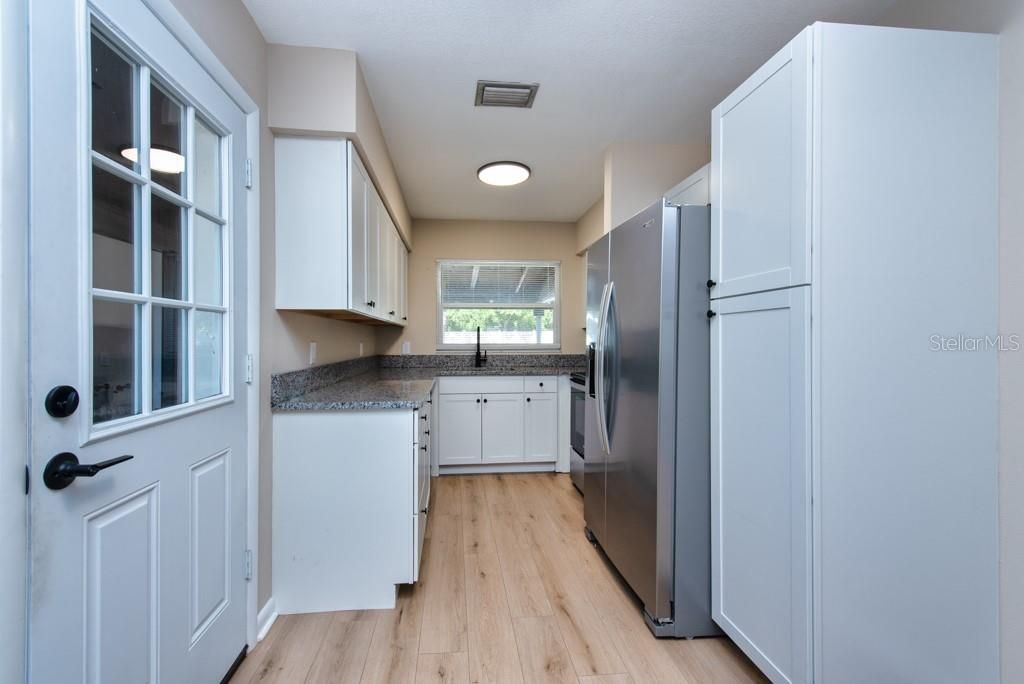 Image 5 of property listing at 6303 S LANSDALE CIRCLE, Tampa, FL 33616