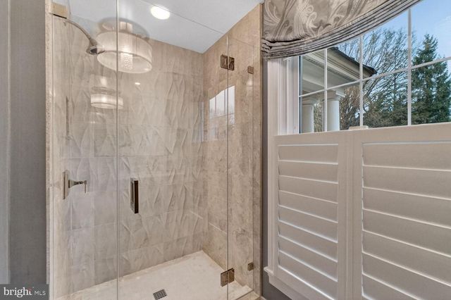 1205 SUFFIELD DR, Mclean, VA 22101