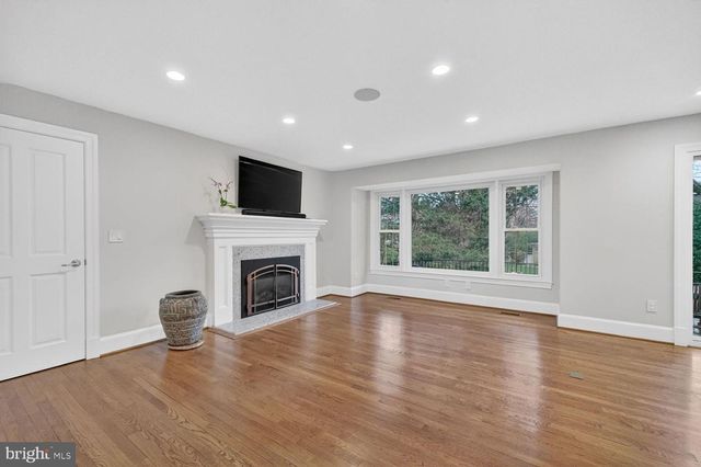 1205 SUFFIELD DR, Mclean, VA 22101