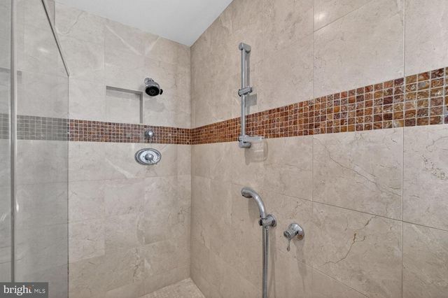 1205 SUFFIELD DR, Mclean, VA 22101