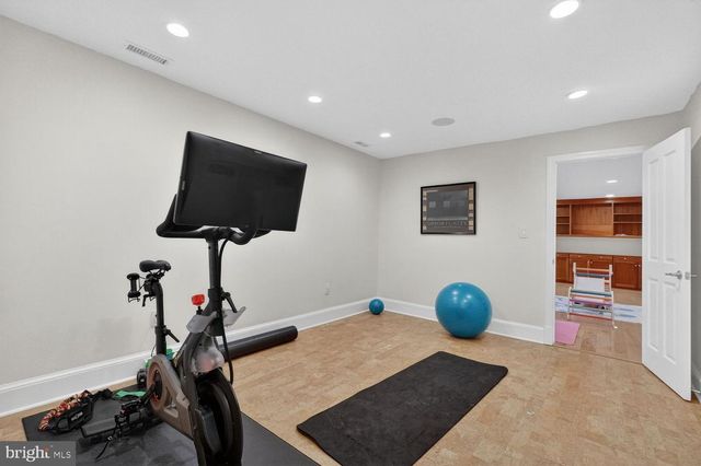 1205 SUFFIELD DR, Mclean, VA 22101