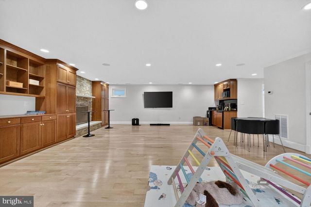 1205 SUFFIELD DR, Mclean, VA 22101